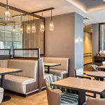 Premier Gloucester St South Hotel 3*
