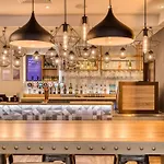 Hotel Premier Gloucester St South