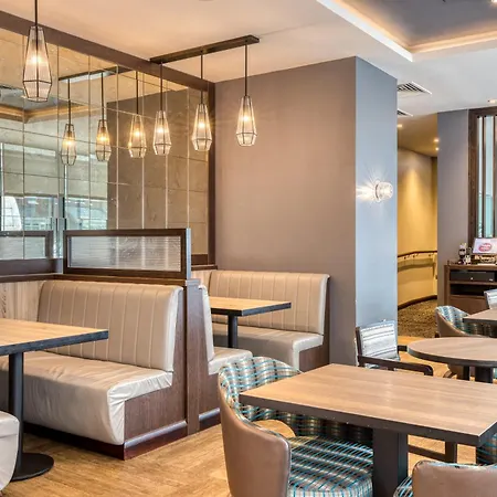 Premier Gloucester St South Hotell 3*