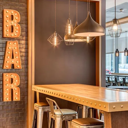 Premier Gloucester St South Отель 3*