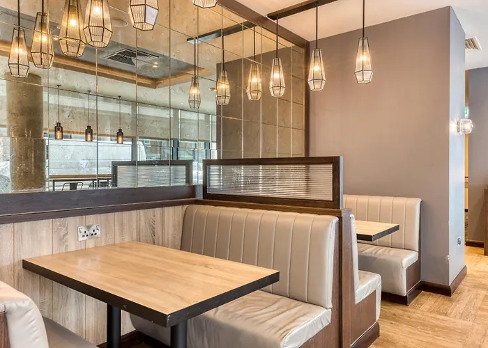 Premier Gloucester St South 3*