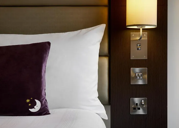 Premier Gloucester St South 3*